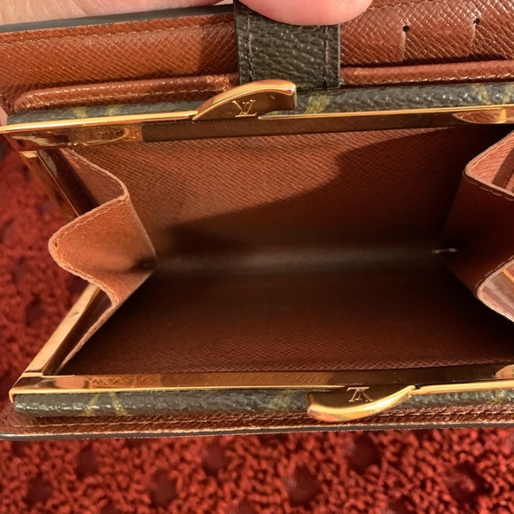 Authentic LV monogram Short coin wallet - Picture 10 of 16